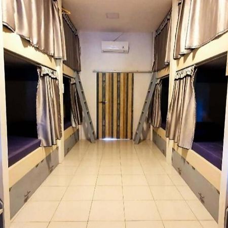 Tiny Room Hostel Toyapakeh Экстерьер фото
