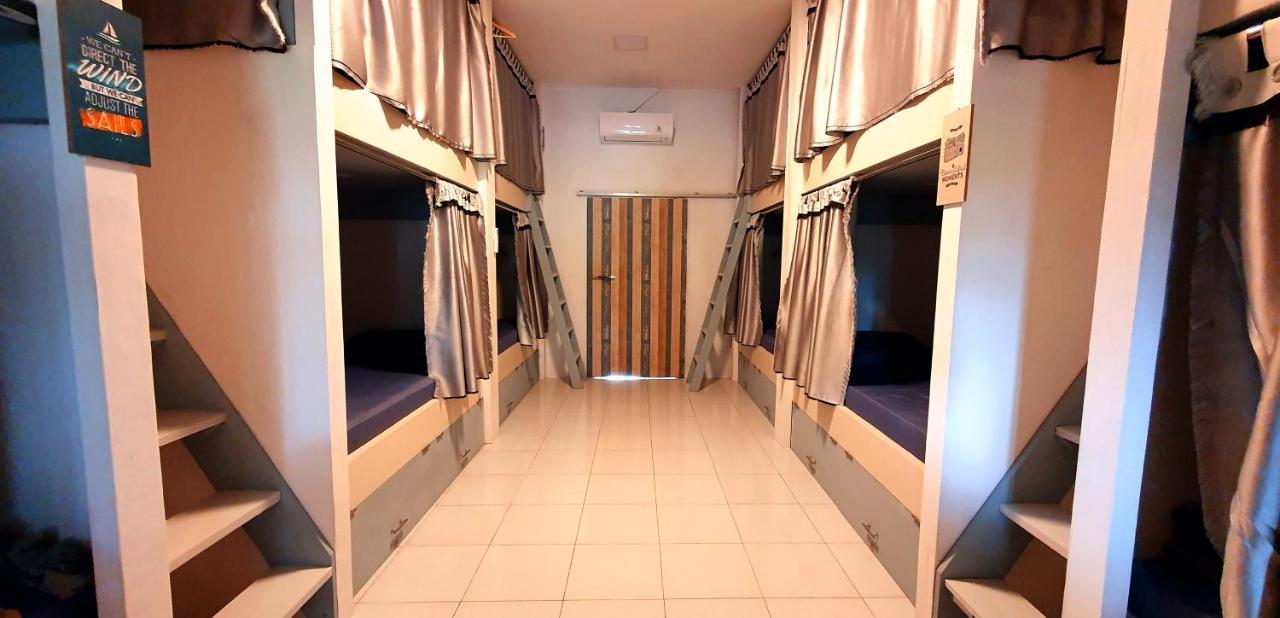 Tiny Room Hostel Toyapakeh Экстерьер фото